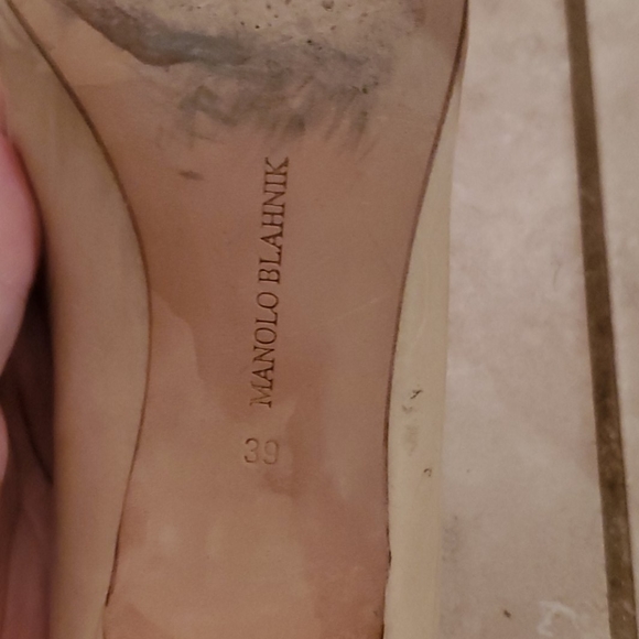 Manolo Blahnik Beige Patent Pointy Pumps..It 39 - Picture 2 of 3